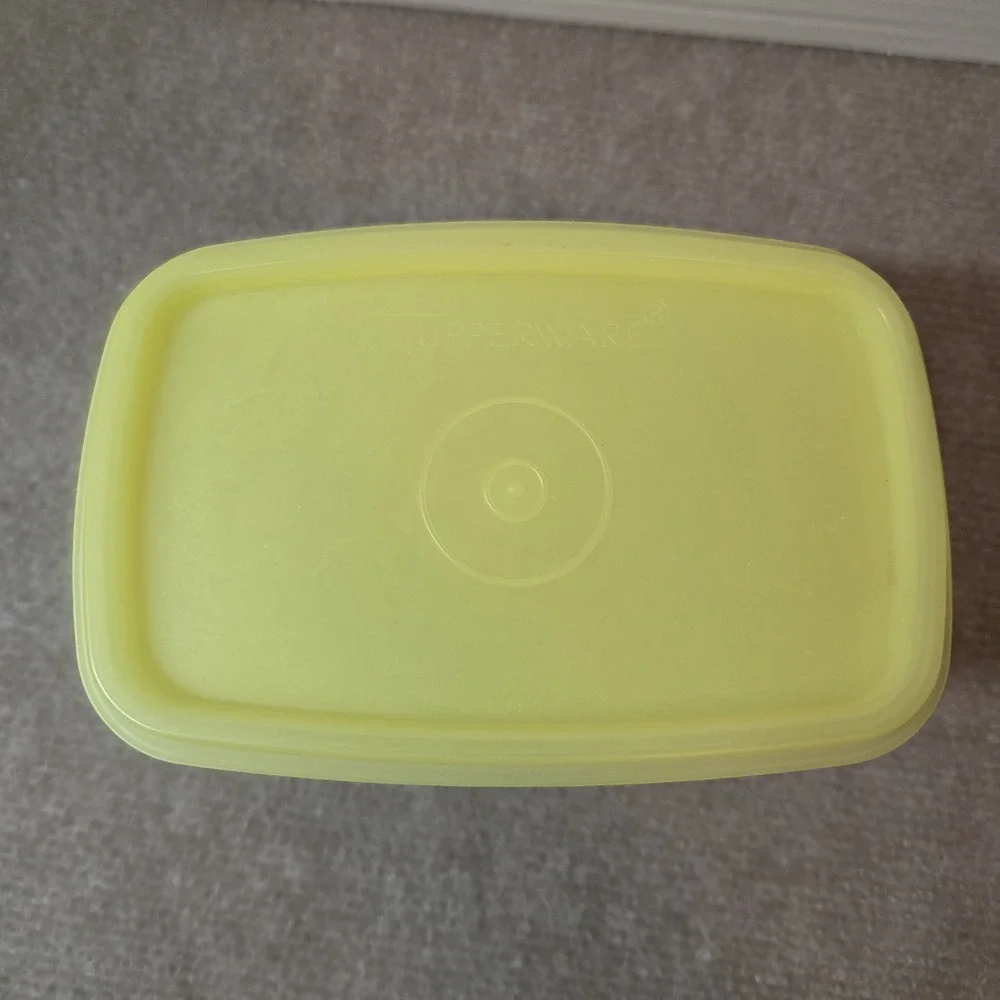Vintage 1970's Tupperware Yellow Shelf Saver Refrigerator Container 1243-5